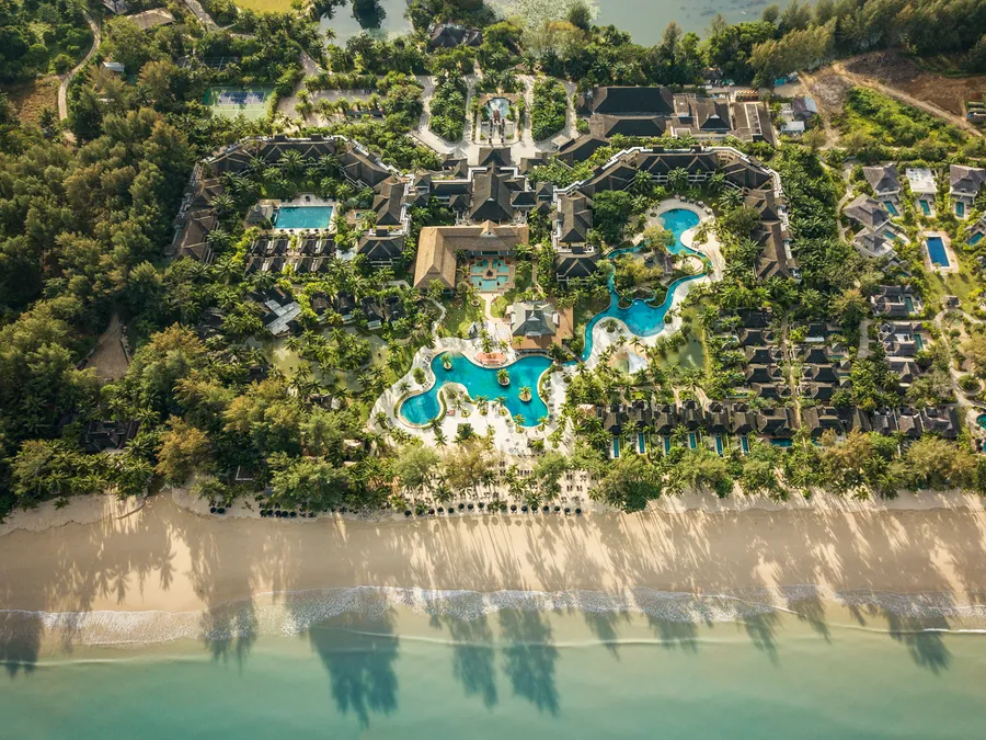 Hotel przy plaży w Khao Lak z lotu ptaka
