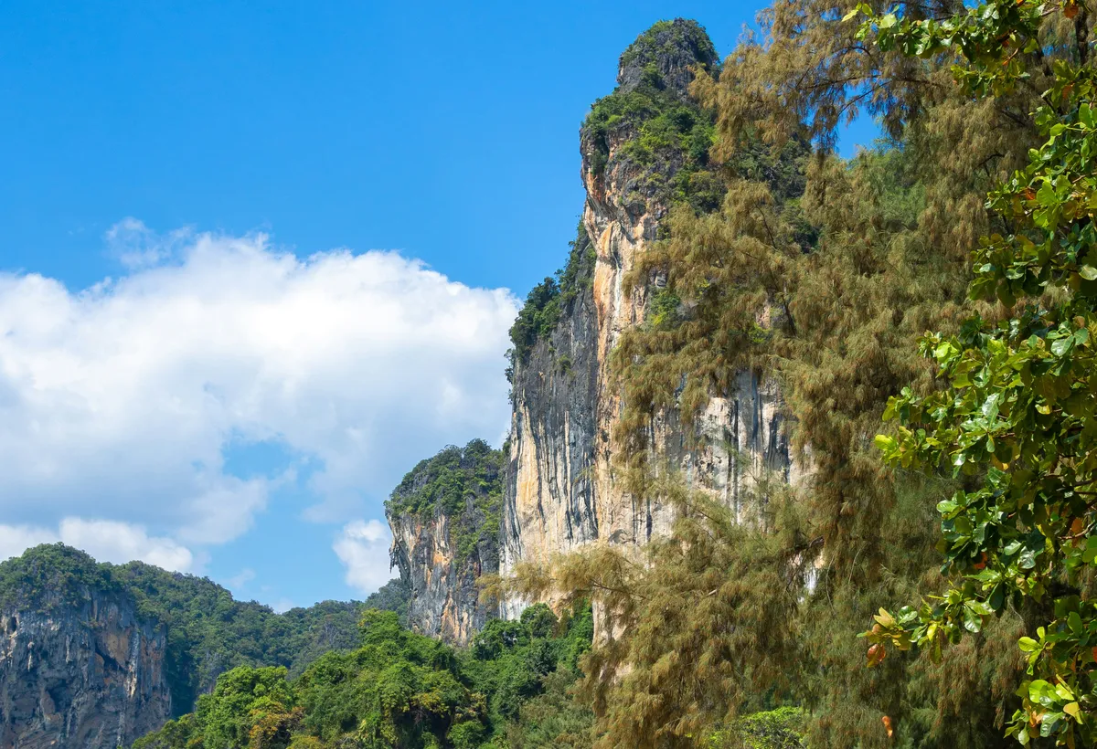 Пляж Railay серед вапнякових скель